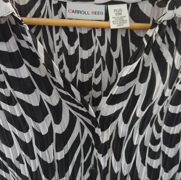 CARROLL REED | Women's White/Black Zebra Print Long Sleeved Blouse - Picture 2 of 4